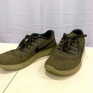 Nike Free Running Shoe in Olive Green